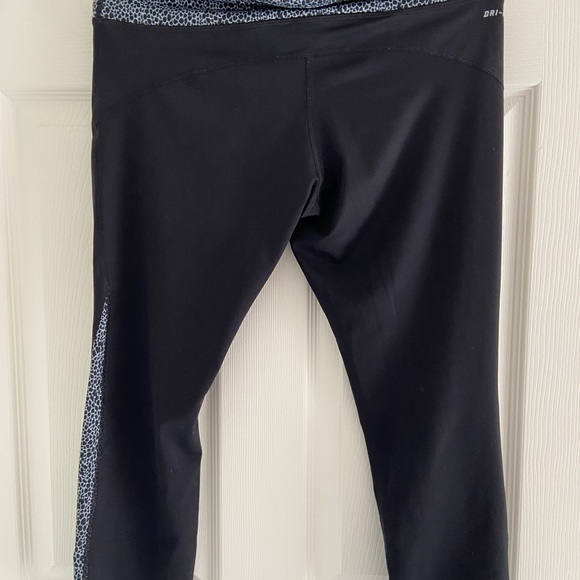 Nike Dri Fit Workout leggings/capri - Picture 6 of 6